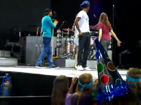 Demi Lovato\'s Entrance at Souncheck 0456 - Demilush - Entrance at Sounchek Part oo1