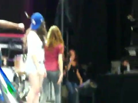 Demi Lovato\'s Entrance at Souncheck 0880