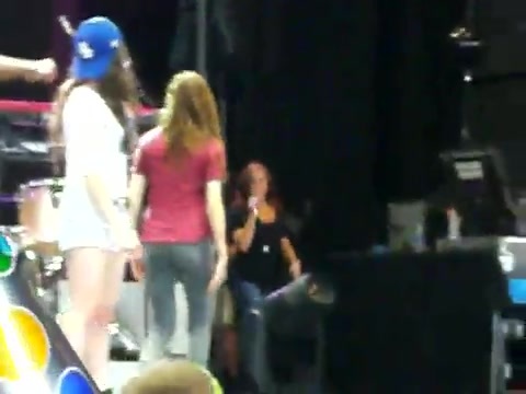 Demi Lovato\'s Entrance at Souncheck 0901