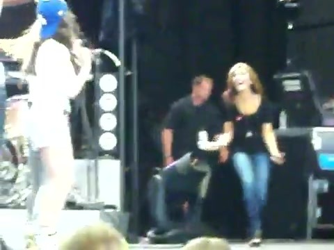 Demi Lovato\'s Entrance at Souncheck 1076 - Demilush - Entrance at Sounchek Part oo3