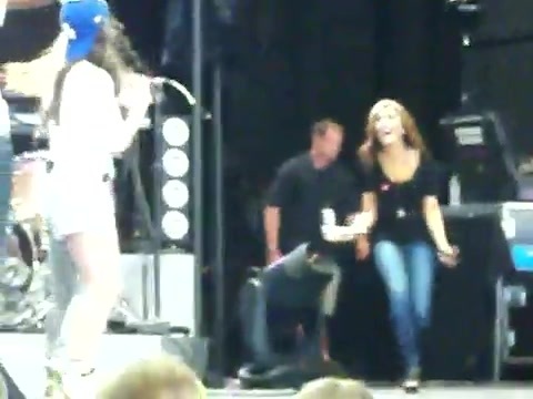 Demi Lovato\'s Entrance at Souncheck 1078 - Demilush - Entrance at Sounchek Part oo3