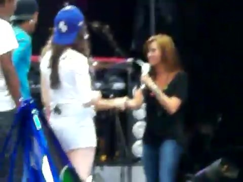 Demi Lovato\'s Entrance at Souncheck 1502 - Demilush - Entrance at Sounchek Part oo4