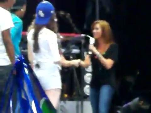 Demi Lovato\'s Entrance at Souncheck 1516 - Demilush - Entrance at Sounchek Part oo4