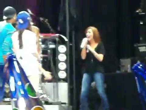 Demi Lovato\'s Entrance at Souncheck 1316 - Demilush - Entrance at Sounchek Part oo3