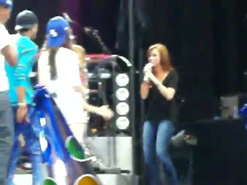 Demi Lovato\'s Entrance at Souncheck 1335 - Demilush - Entrance at Sounchek Part oo3