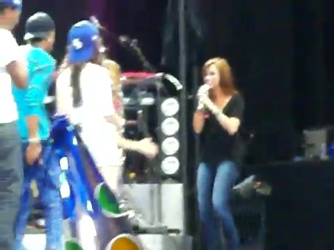 Demi Lovato\'s Entrance at Souncheck 1339 - Demilush - Entrance at Sounchek Part oo3