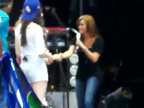 Demi Lovato\'s Entrance at Souncheck 1474 - Demilush - Entrance at Sounchek Part oo3