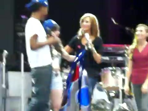 Demi Lovato\'s Entrance at Souncheck 1995 - Demilush - Entrance at Sounchek Part oo4