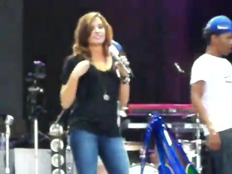 Demi Lovato\'s Entrance at Souncheck 2785 Demi Lovato\'s Entrance at Souncheck 2785