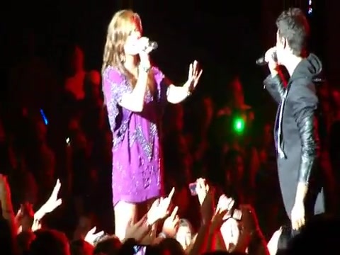 Joe Jonas Gives A  Warm Hug To Ex-Girlfriend Demi Lovato 0201