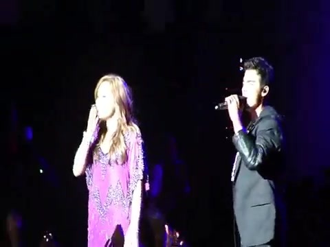 Joe Jonas Gives A  Warm Hug To Ex-Girlfriend Demi Lovato 1256 Joe Jonas Gives A  Warm Hug To Ex-Girlfriend Demi Lovato 1256