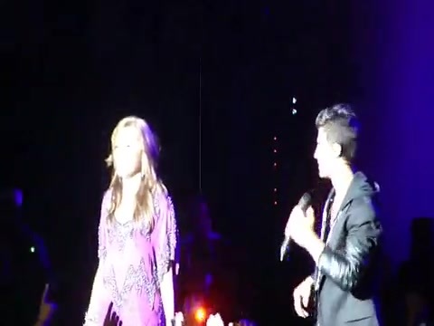 Joe Jonas Gives A  Warm Hug To Ex-Girlfriend Demi Lovato 1400