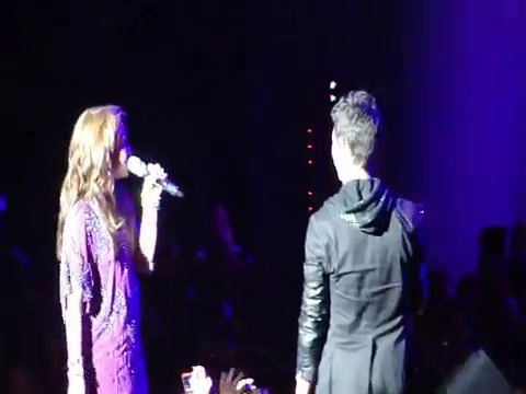 Joe Jonas Gives A  Warm Hug To Ex-Girlfriend Demi Lovato 1909 Joe Jonas Gives A  Warm Hug To Ex-Girlfriend Demi Lovato 1909