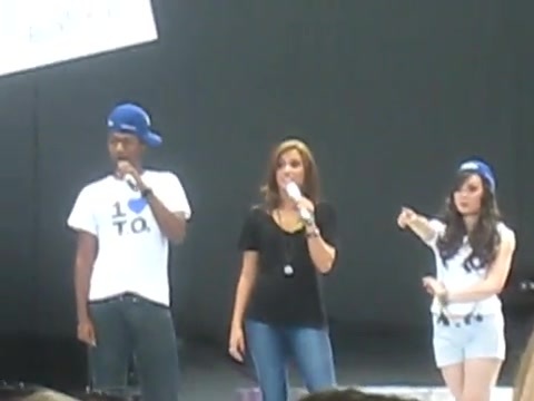 Jonas Brothers sound check 0213