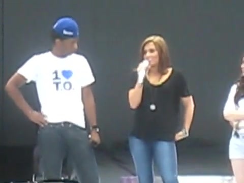 Jonas Brothers sound check 1060