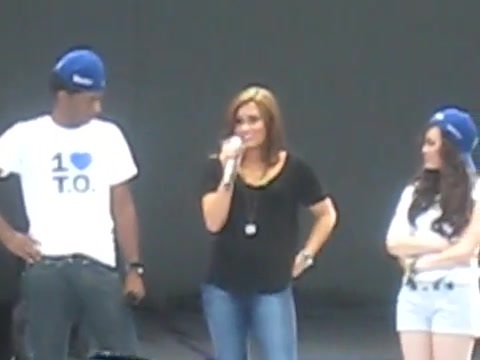 Jonas Brothers sound check 1090 Jonas Brothers sound check 1090