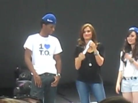 Jonas Brothers sound check 3175