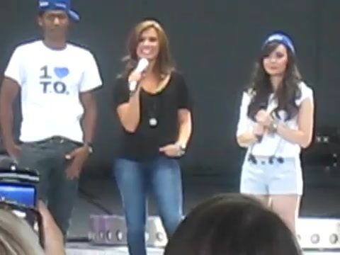 Jonas Brothers sound check 2350 - Demilush - Jonas Brothers sound check Part oo5