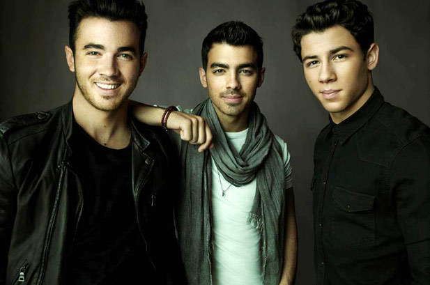 2042669-jonas-brothers-617-409 - 0_0 xoxo Ei imi fac viatza mai buna
