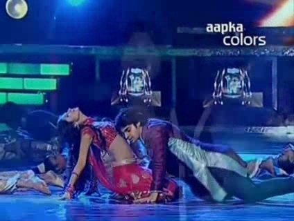 00_01_32 - D-Karan Wahi-Jennifer Winget Performance On Telly Awards 2010 - YouTube