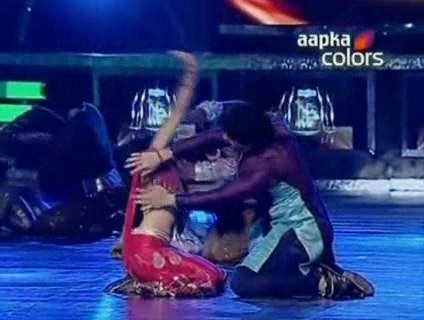 00_01_38 - D-Karan Wahi-Jennifer Winget Performance On Telly Awards 2010 - YouTube