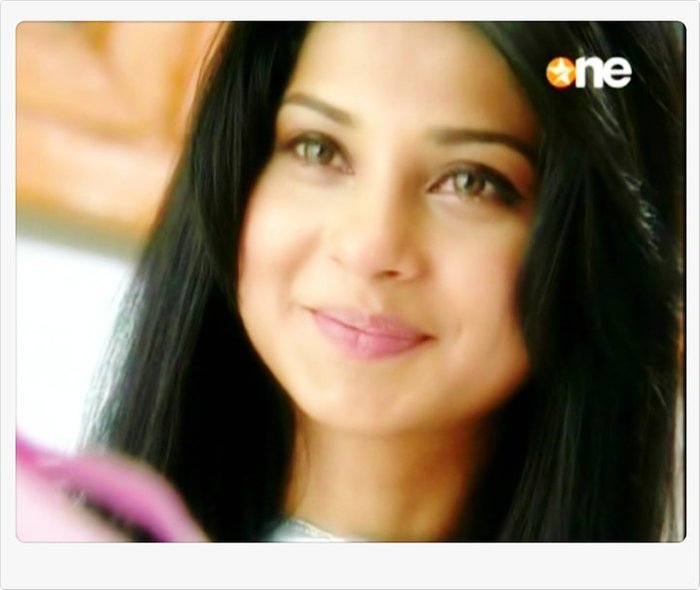 76404_149171291797436_114833878564511_249328_6572798_n - jennifer winget 7