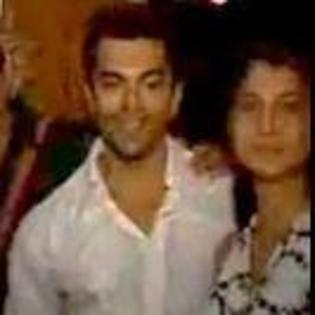 547694_372864609428102_265090271_n