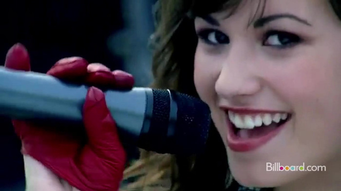 Demi on the Jonas Brothers Tour 0425 - Demilush on the Jonas Brothers Tour Part oo1