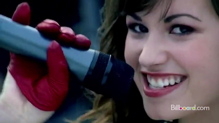 Demi on the Jonas Brothers Tour 0429 - Demilush on the Jonas Brothers Tour Part oo1