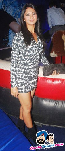 zor-ka-jhatka-total-wipeout-bash-19 - jennifer winget 8