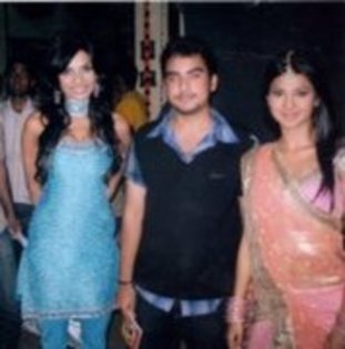 74904450_EGPPLYB3 - jennifer winget 8