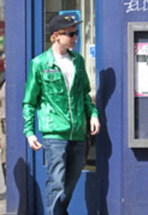 43240969_GPIJBJXAC - Adam Hicks