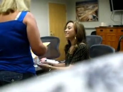DEMI LOVATO VIP MEETING AT 8-1-10 0172 DEMI LOVATO VIP MEETING AT 8-1-10 0172