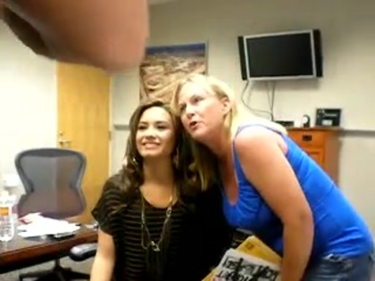 DEMI LOVATO VIP MEETING AT 8-1-10 0690 - Demilush - VIP Meeting At 08 01 2010 Part oo2