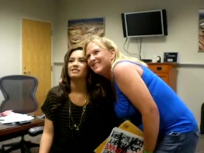 DEMI LOVATO VIP MEETING AT 8-1-10 1115 - Demilush - VIP Meeting At 08 01 2010 Part oo3