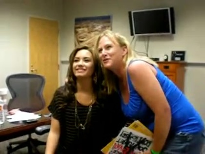 DEMI LOVATO VIP MEETING AT 8-1-10 0726 - Demilush - VIP Meeting At 08 01 2010 Part oo2