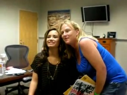 DEMI LOVATO VIP MEETING AT 8-1-10 0743 - Demilush - VIP Meeting At 08 01 2010 Part oo2