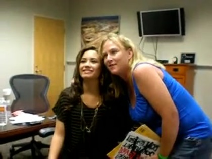 DEMI LOVATO VIP MEETING AT 8-1-10 0746 - Demilush - VIP Meeting At 08 01 2010 Part oo2