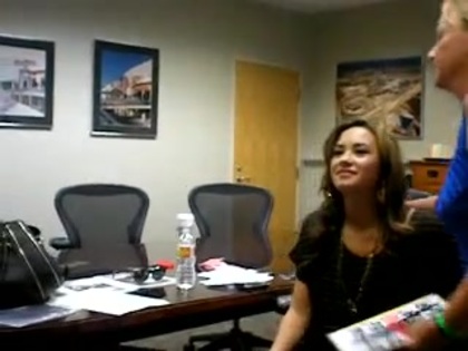 DEMI LOVATO VIP MEETING AT 8-1-10 0437 - Demilush - VIP Meeting At 08 01 2010 Part oo1