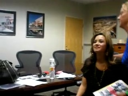 DEMI LOVATO VIP MEETING AT 8-1-10 0443 - Demilush - VIP Meeting At 08 01 2010 Part oo1