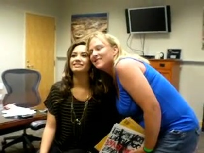 DEMI LOVATO VIP MEETING AT 8-1-10 0904 - Demilush - VIP Meeting At 08 01 2010 Part oo2