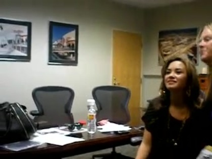 DEMI LOVATO VIP MEETING AT 8-1-10 0457 - Demilush - VIP Meeting At 08 01 2010 Part oo1