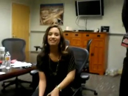 DEMI LOVATO VIP MEETING AT 8-1-10 2080 - Demilush - VIP Meeting At 08 01 2010 Part oo5