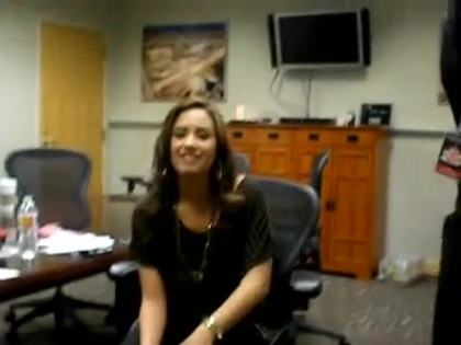 DEMI LOVATO VIP MEETING AT 8-1-10 2082 - Demilush - VIP Meeting At 08 01 2010 Part oo5