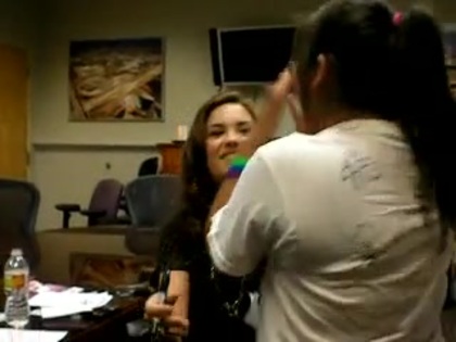 DEMI LOVATO VIP MEETING AT 8-1-10 2918 - Demilush - VIP Meeting At 08 01 2010 Part oo6