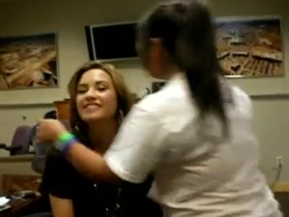 DEMI LOVATO VIP MEETING AT 8-1-10 3599 - Demilush - VIP Meeting At 08 01 2010 Part oo8