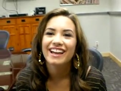 DEMI LOVATO VIP MEETING AT 8-1-10 5504 - Demilush - VIP Meeting At 08 01 2010 Part o12