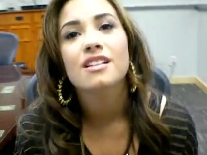 DEMI LOVATO VIP MEETING AT 8-1-10 5047 - Demilush - VIP Meeting At 08 01 2010 Part o11