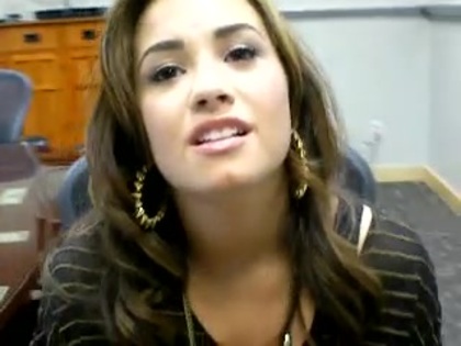 DEMI LOVATO VIP MEETING AT 8-1-10 5049 - Demilush - VIP Meeting At 08 01 2010 Part o11