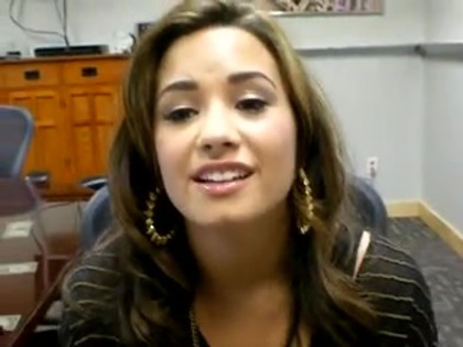 DEMI LOVATO VIP MEETING AT 8-1-10 5242